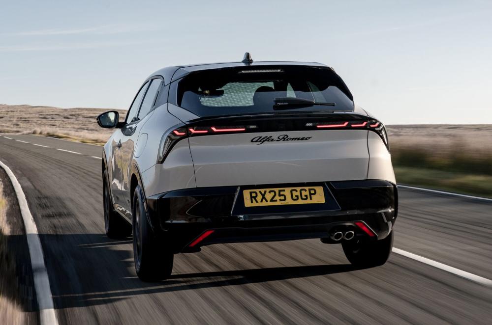 Alfa Romeo Junior Ibrida rear left driving