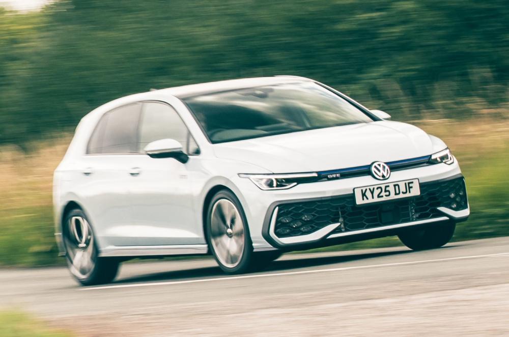 Volkswagen Golf GTE front dynamic