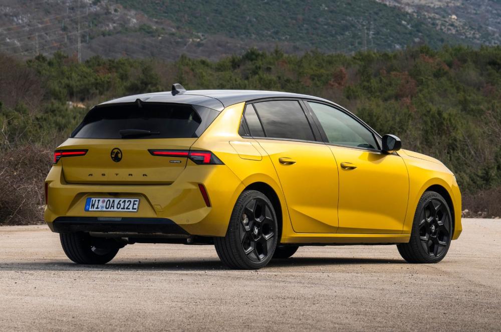 2026 Vauxhall Astra exterior still