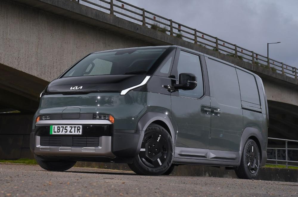 2025 Kia PV5 front static