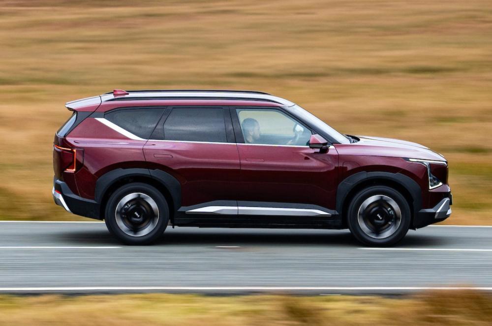 Kia EV5 side profile dynamic