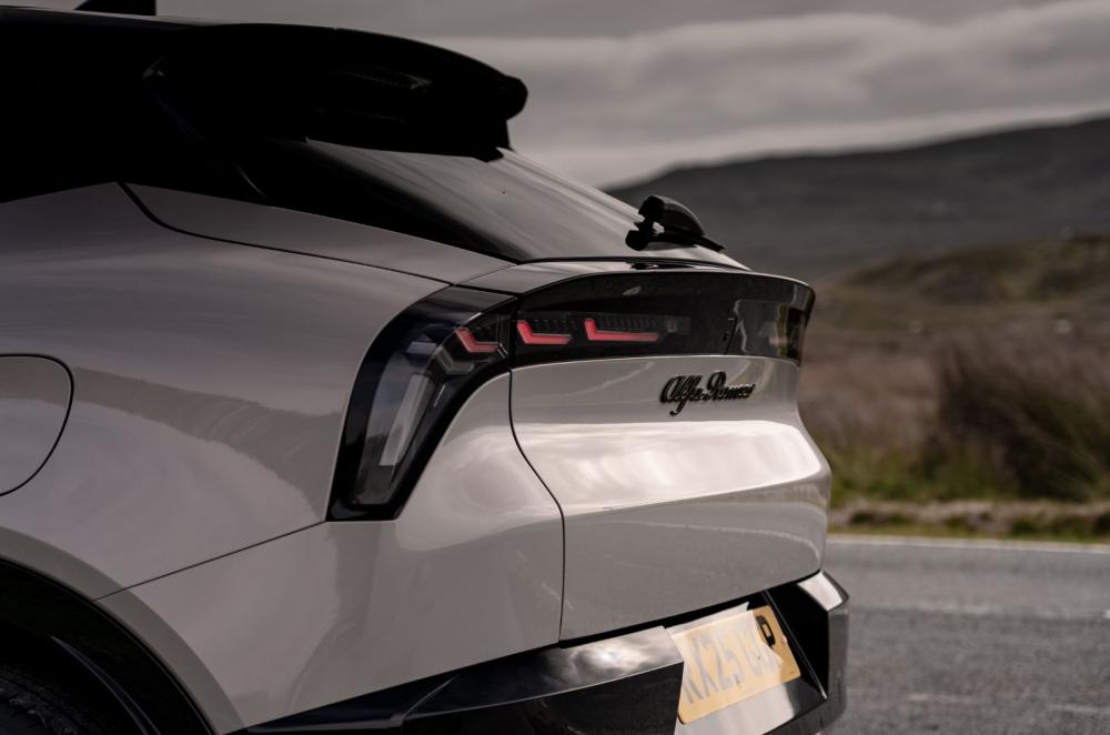 Alfa Romeo Junior Ibrada exterior details