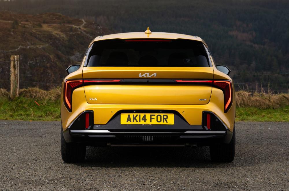 Kia K4 exterior rear still
