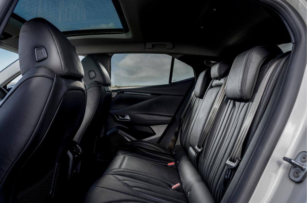 DS No 4 E-Tense interior