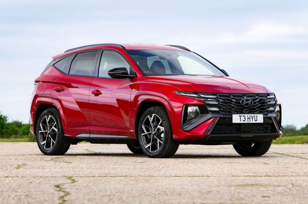 Hyundai Tucson exterior still front
