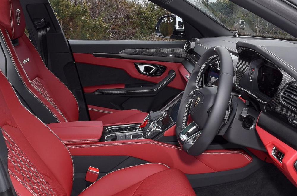 Lamborghini Urus interior front seats