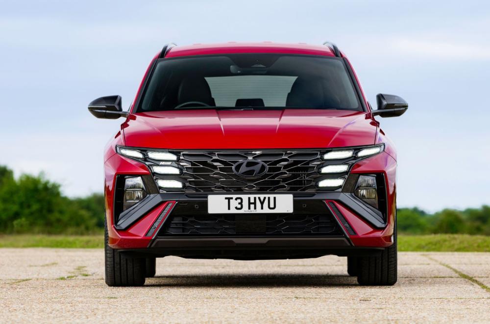 Hyundai Tucson exterior still front