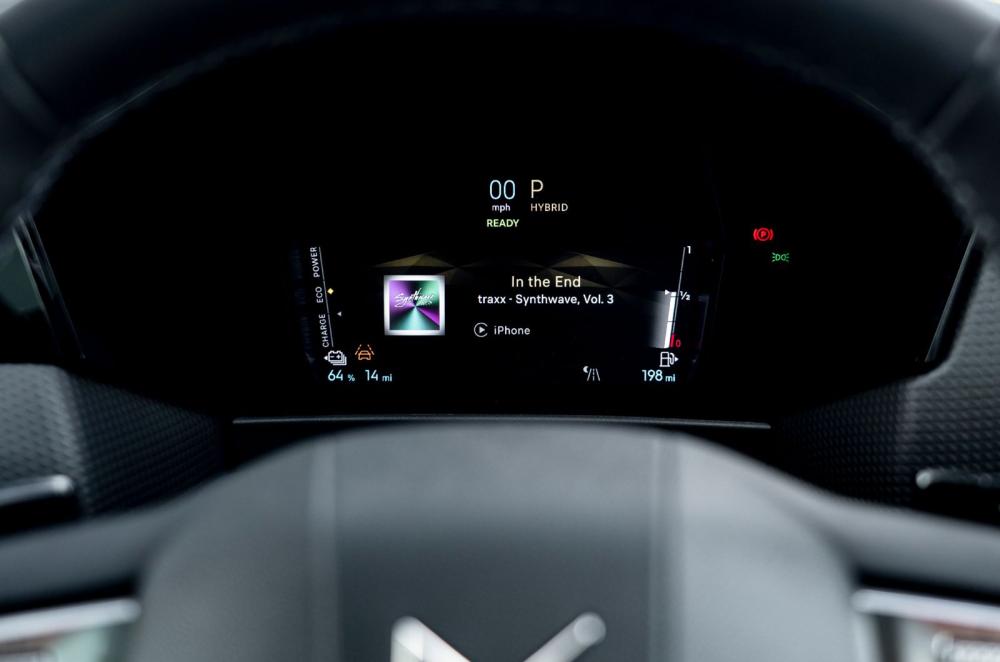 DS No 4 E-Tense interior details