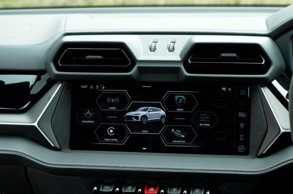 Lamborghini Urus interior details