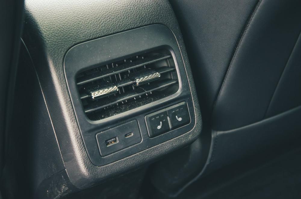 Omoda 9 interior details
