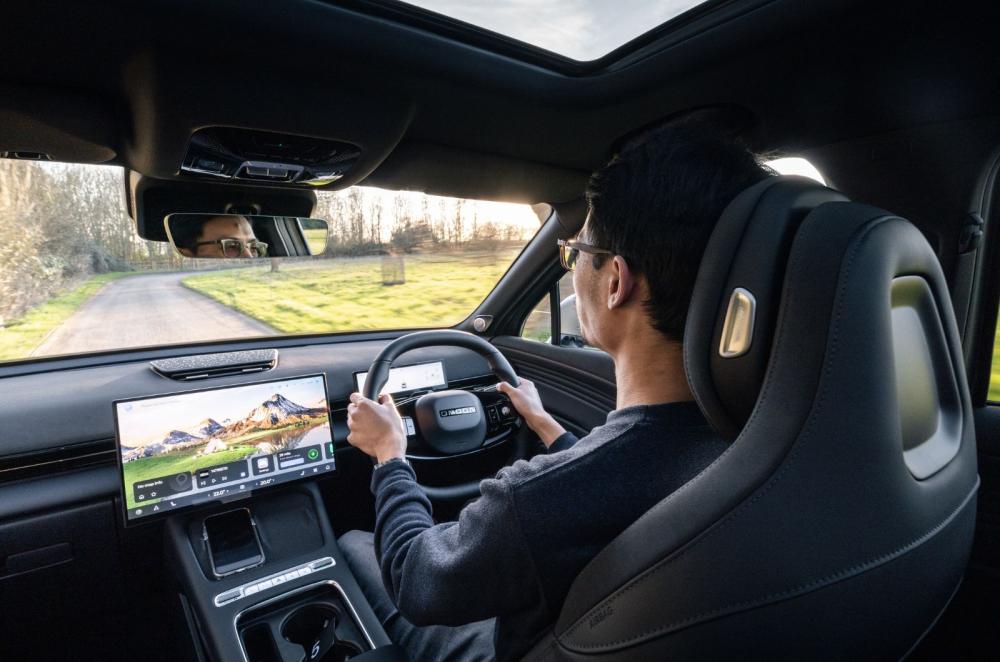 Lawrence Cheung driving the Omoda 7