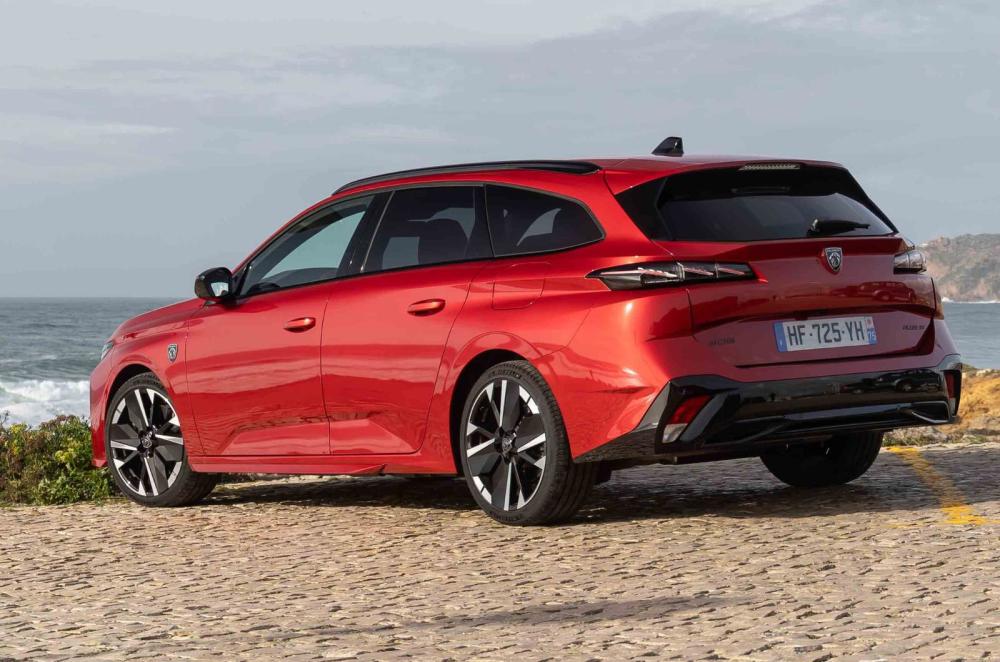 Peugeot 308 SW exterior rear