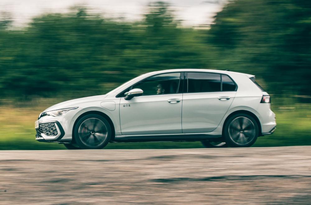 Volkswagen Golf GTE side profile dynamic