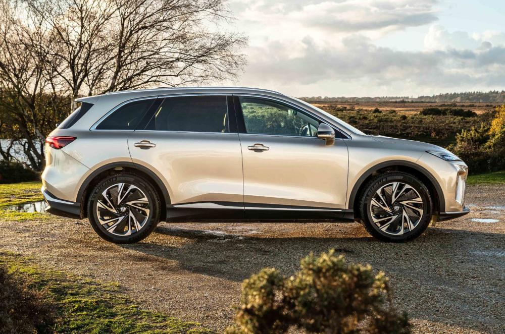 MG S6 exterior static side profile