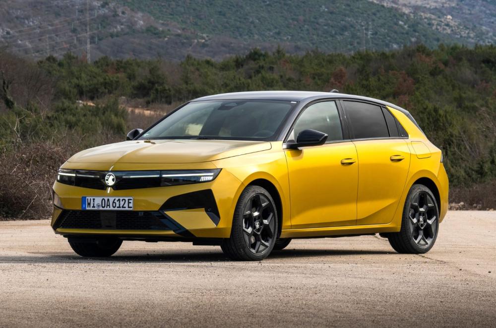 2026 Vauxhall Astra exterior still