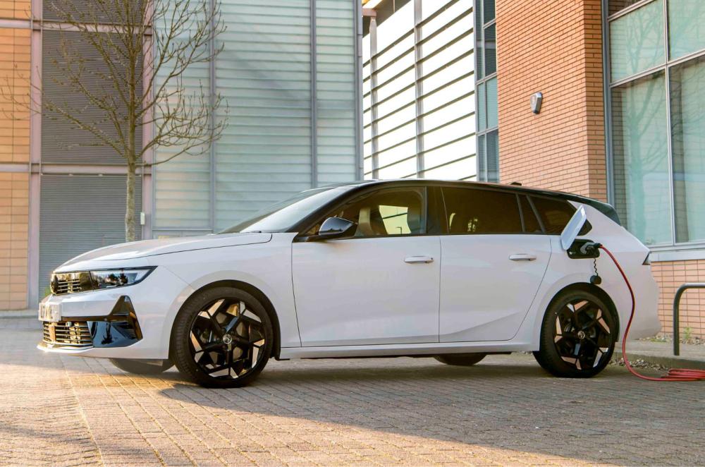 Vauxhall Astra Sports Tourer side profile static