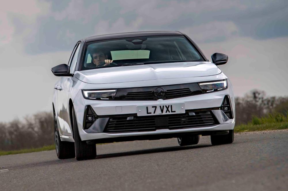 Vauxhall Astra Sports Tourer GSE front dynamic