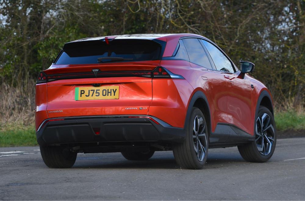 Changan Deepal S07 driving rear