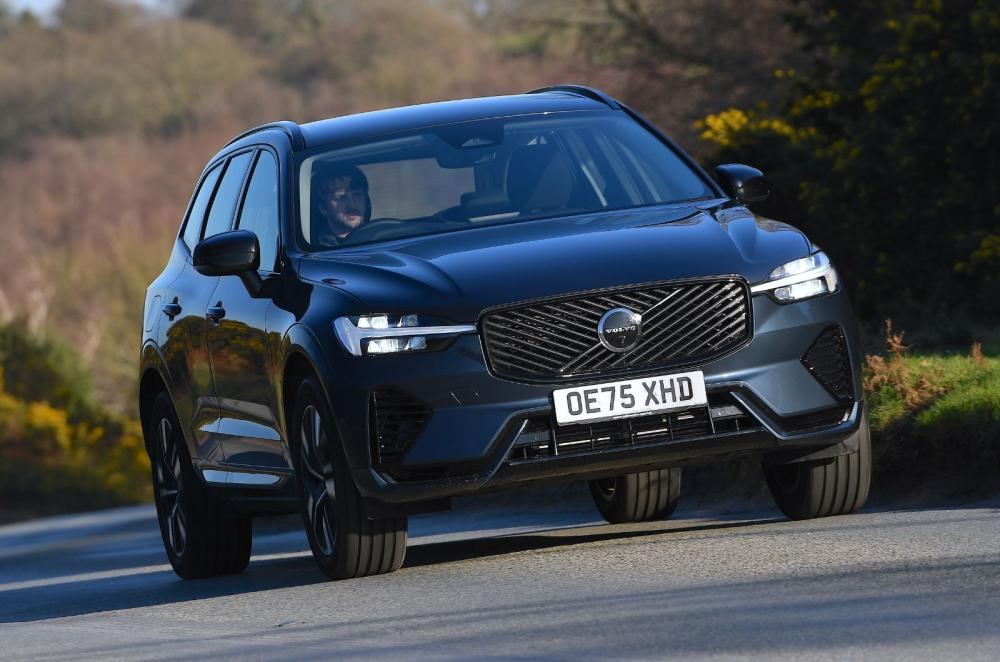 Volvo XC60 front right driving