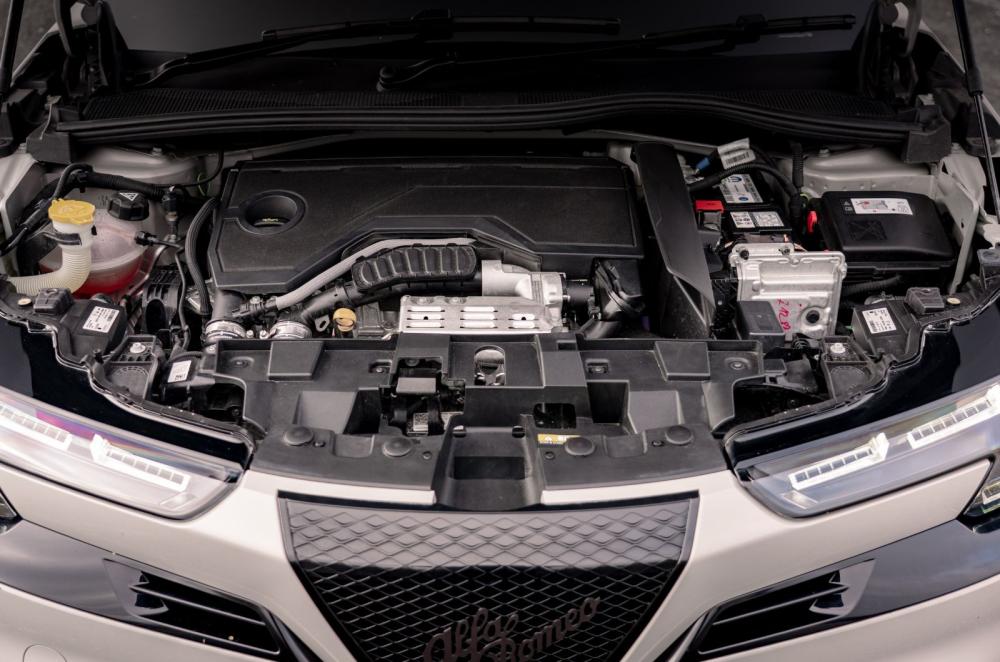 Alfa Romeo Junior Ibrada engine bay