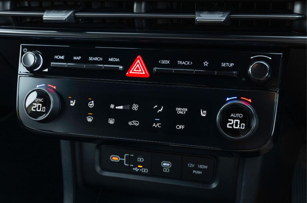 Hyundai Tucson interior details