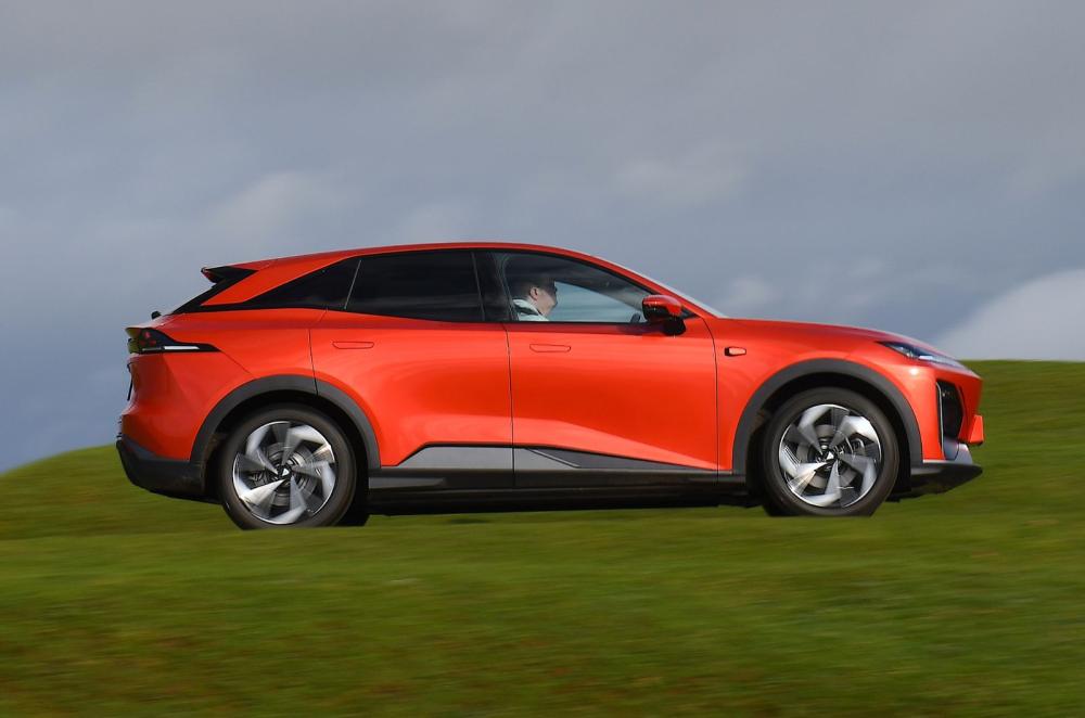 Changan Deepal S07 side profile dynamic