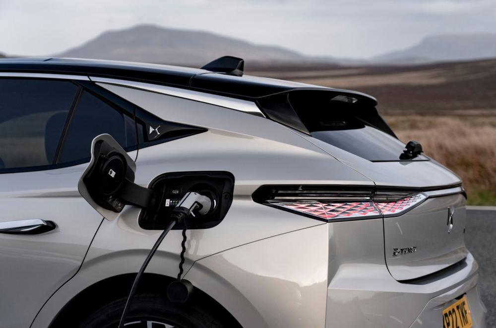 DS No 4 E-Tense exterior details