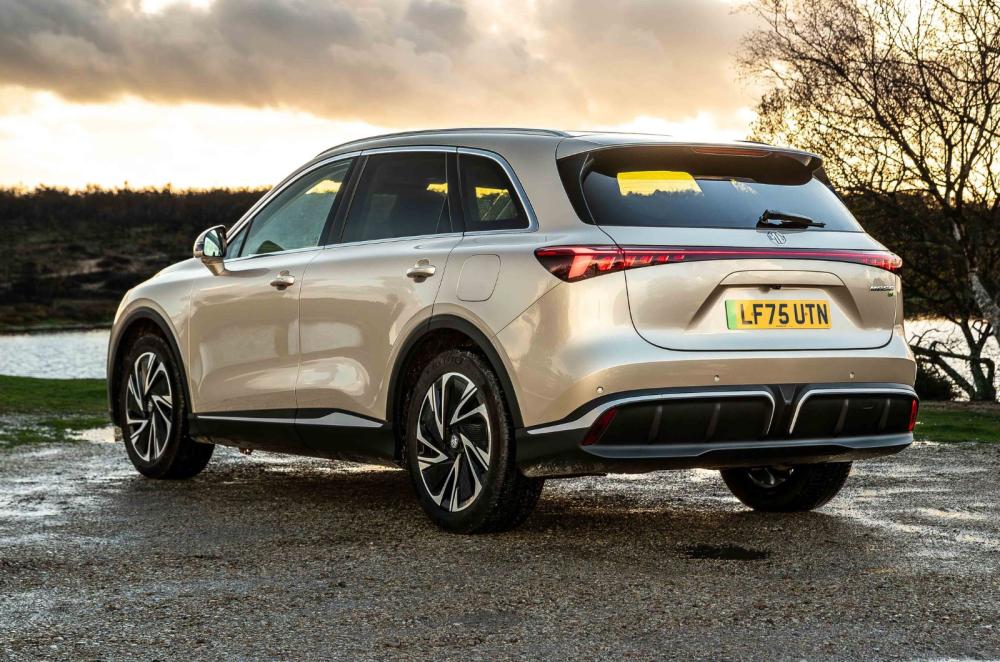 MG S6 exterior static rear three quarter