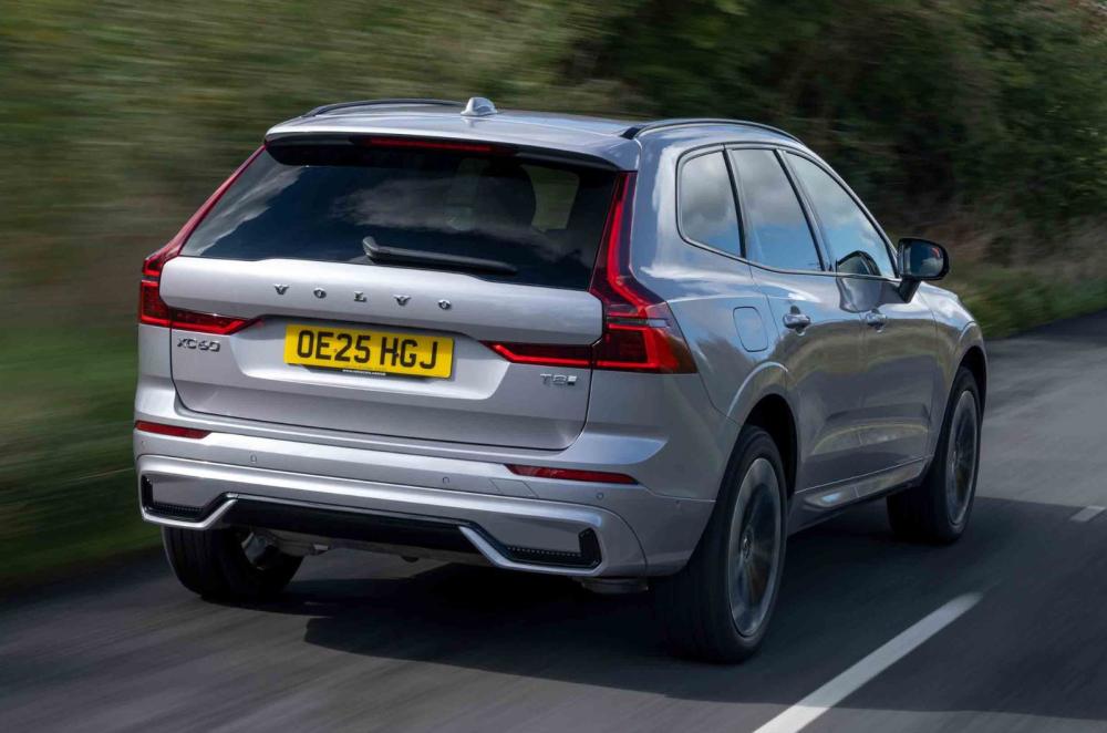 Volvo XC60 rear right driving