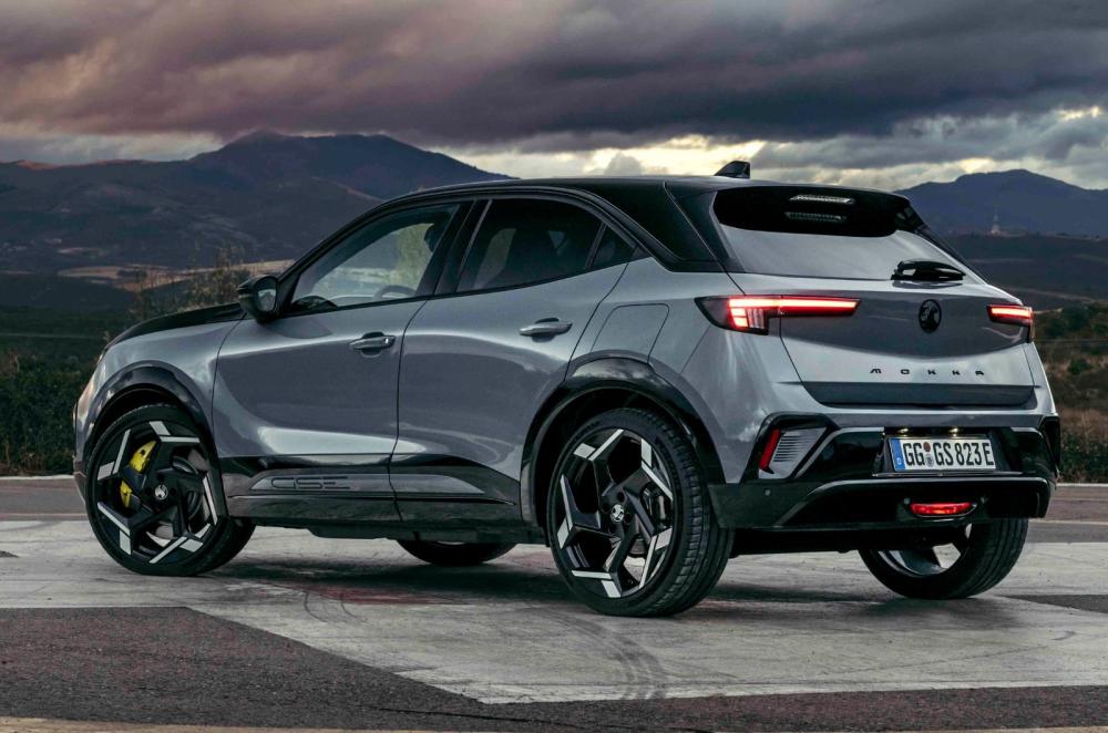 Vauxhall Mokka Electric GSE exterior