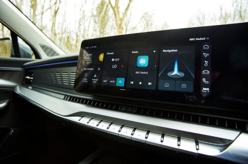 MG S9 PHEV interior details