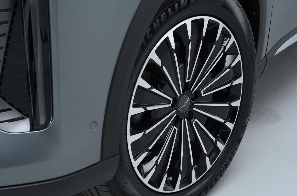 Omoda 9 exterior details