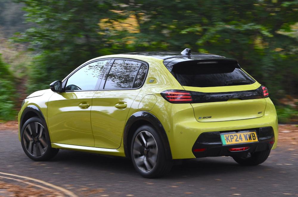 Peugeot e-208 rear cornering