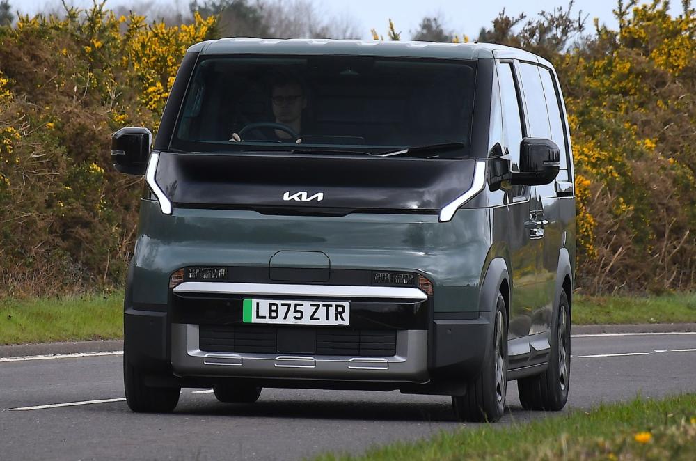 2025 Kia PV5 front dynamic