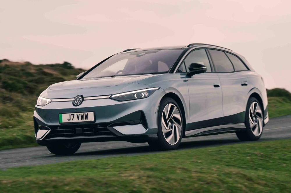 Volkswagen ID 7 Tourer front dynamic