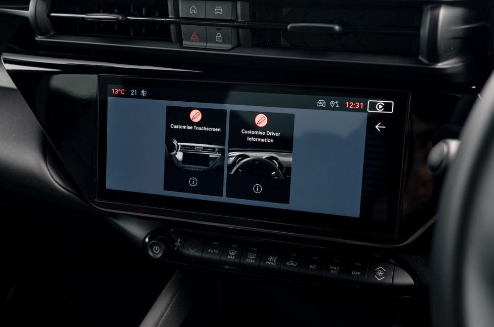 Alfa Romeo Junior Ibrada interior