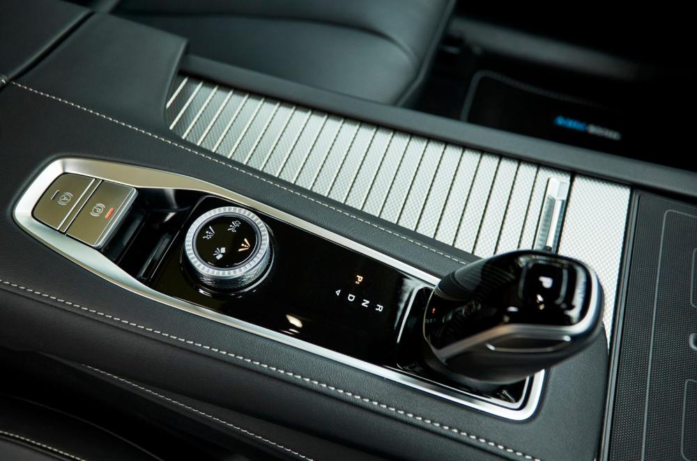 MG S9 PHEV interior details