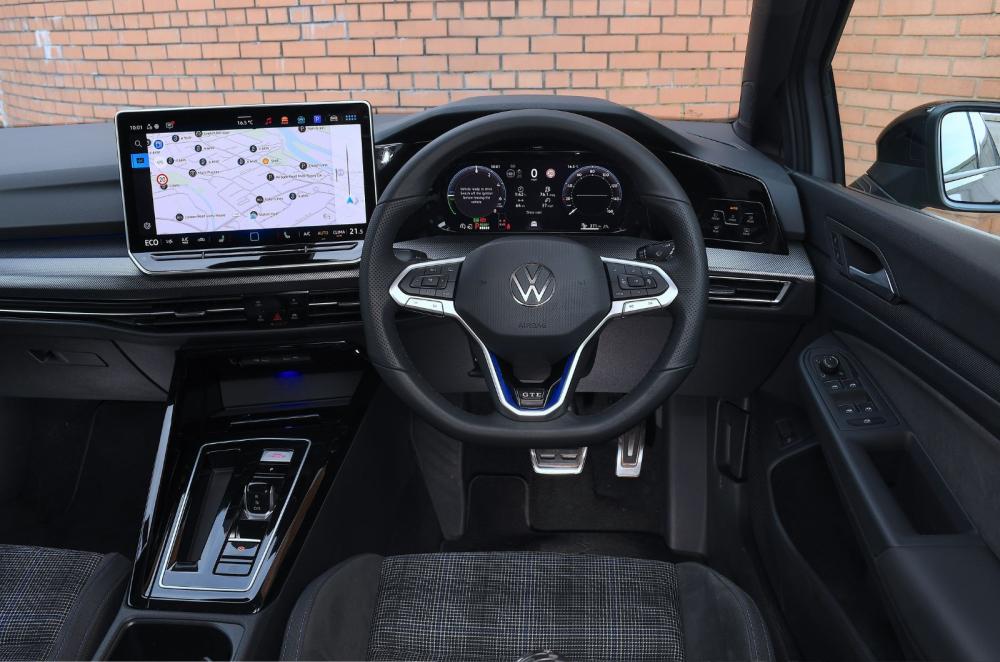 Volkswagen Golf GTE dashboard