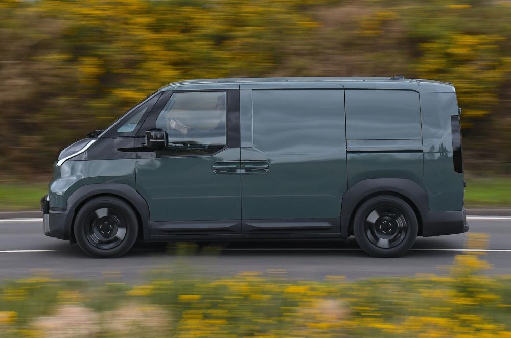 2025 Kia PV5 side dynamic