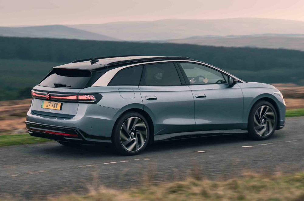 Volkswagen ID 7 Tourer rear dynamic
