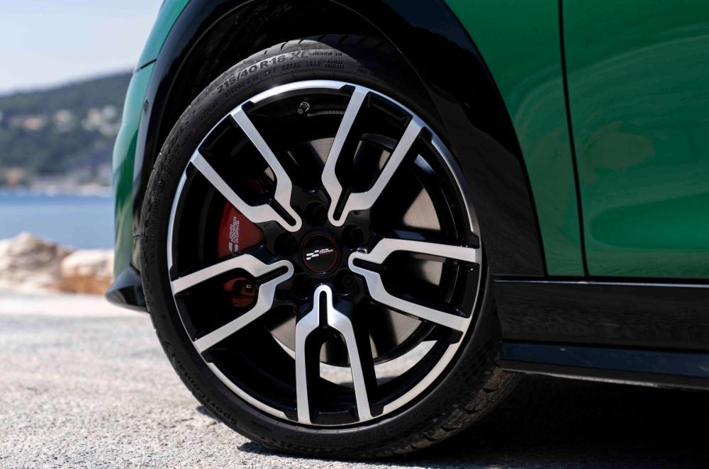 Mini Cooper Convertible alloy wheels