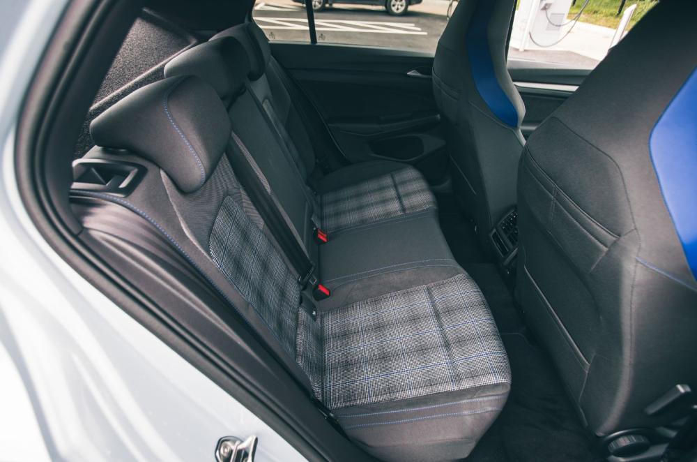Volkswagen Golf GTE interior