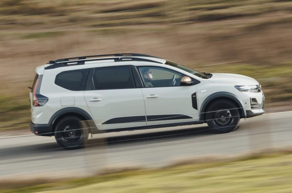 2026 Dacia Jogger side profile dynamic
