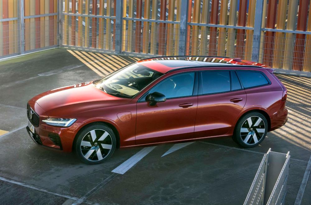 2025 Volvo V60 exterior still