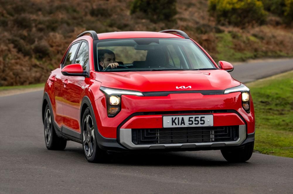 Kia Stonic front right driving