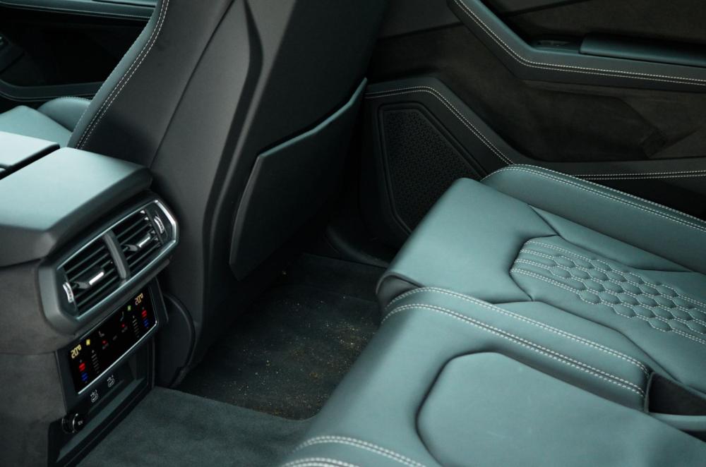 Lamborghini Urus interior details