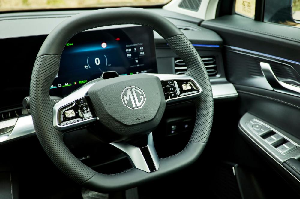 MG S9 PHEV interior details