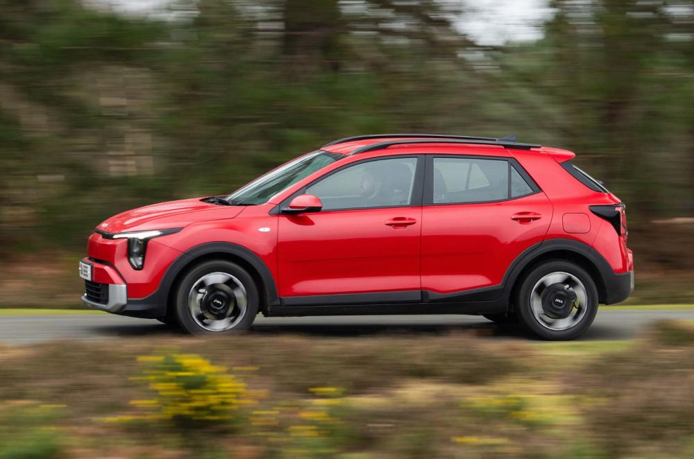 Kia Stonic side profile dynamic