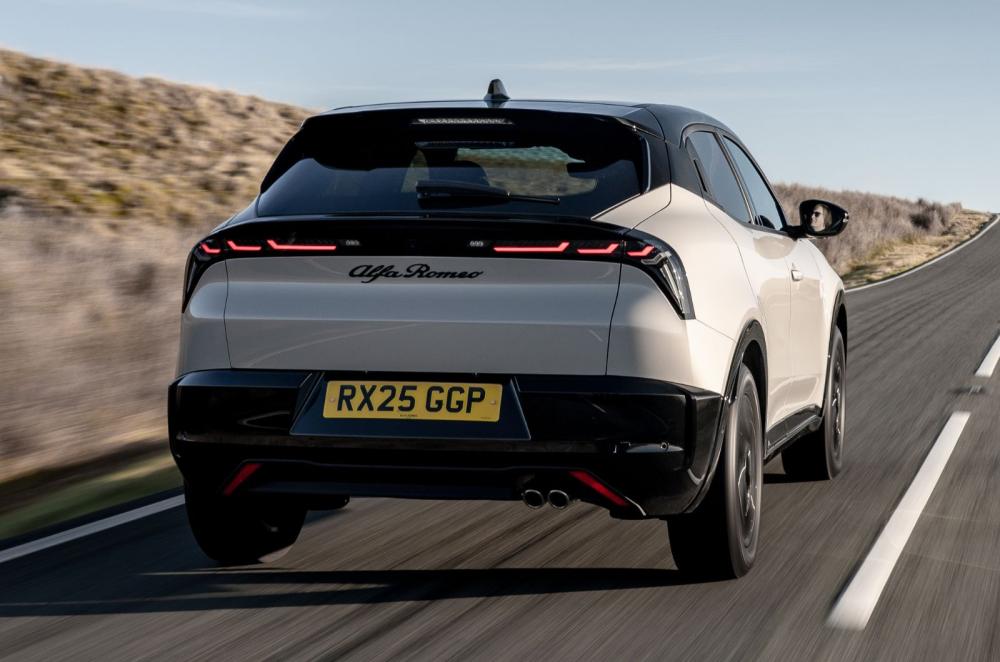 Alfa Romeo Junior Ibrada rear dynamic