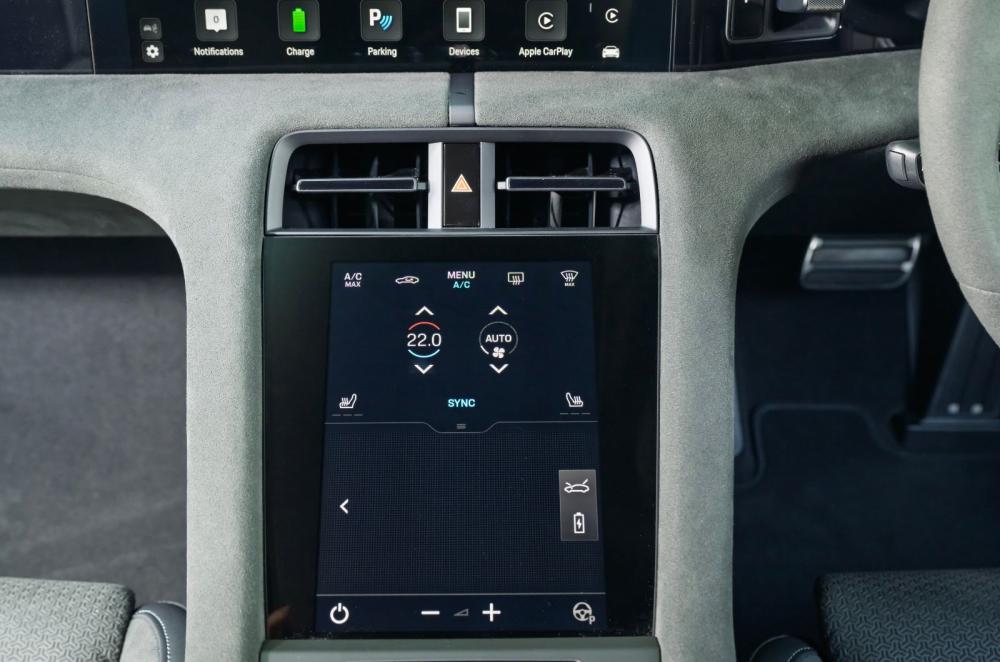 Porsche Taycan Sport Turismo GTS interior details
